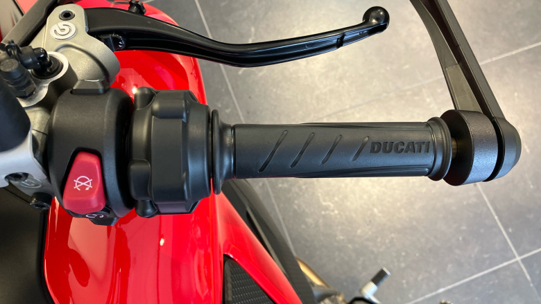 Hypermotard V2 (26MY)